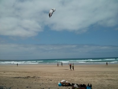 Playa de Famara - aprendiendo Kite Surfing